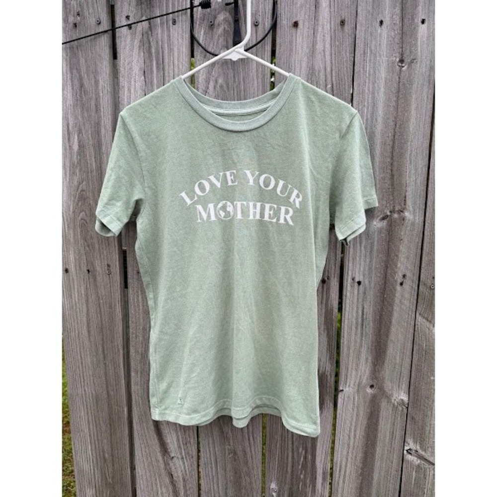 Earth Day Sustainable Desert Dreamer Graphic Tee Women Small Sage Green‎